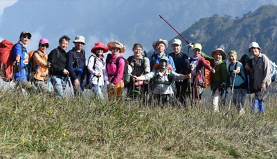 華云獼猴桃基地摘野果，挖地瓜，扎帳篝火晚會(huì)